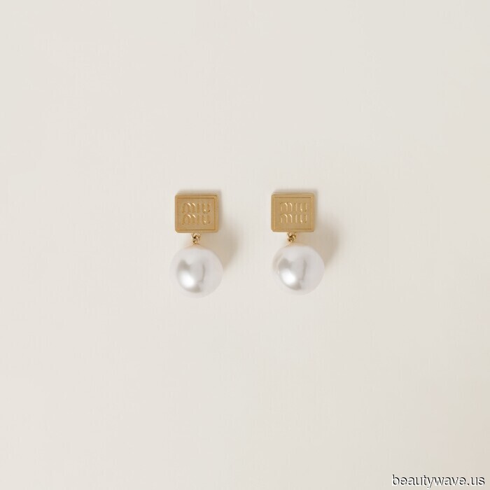 From classic (yet revived) handbags to understated attire, these 7 luxurious winter trends are essential to be aware of.