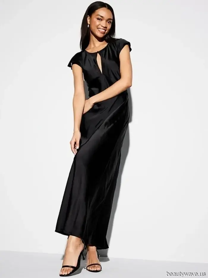 Questa tendenza di scarpe senza tempo rende ogni outfit con abito nero così anni '90