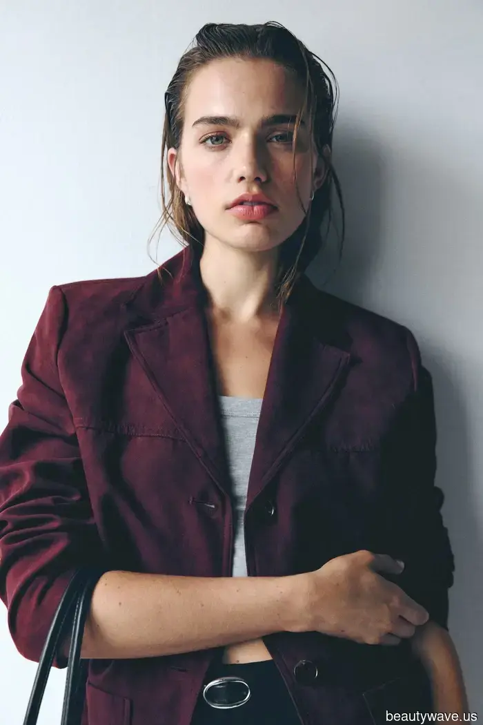 Sí, el blanco y negro es elegante, pero encuentro que la combinación de colores de Victoria Beckham es aún más elevada.