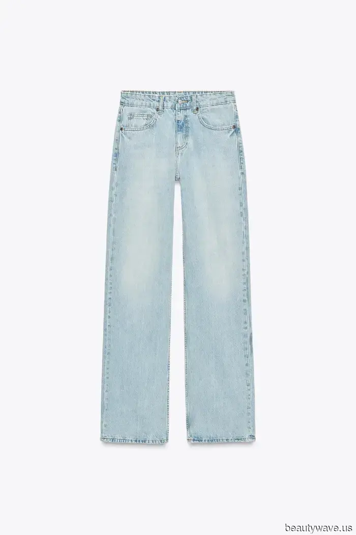 Ariana Grande has effortlessly made a seldom-seen winter jeans color look incredibly stylish.