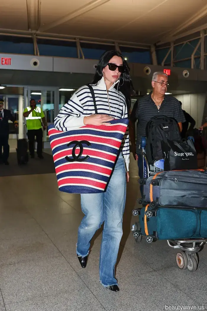 Niente Valigia, Niente Sneakers&mdash;Questa è la Tendenza di Borse e Scarpe che gli Stilisti Indossano in Aeroporto Invece