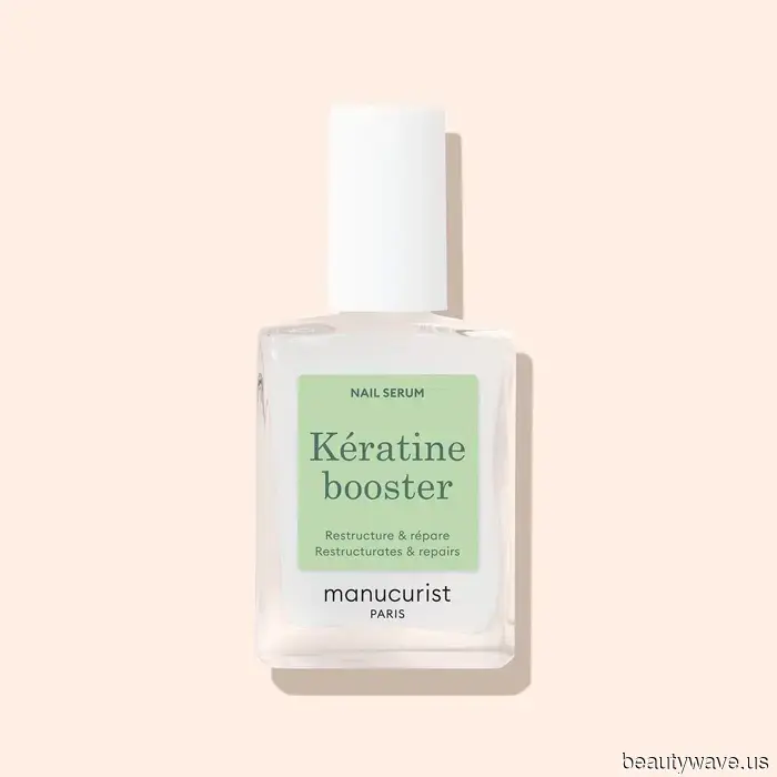 Due settimane dopo, e questo smalto per unghie perfettamente lattiginoso non si è ancora scheggiato.