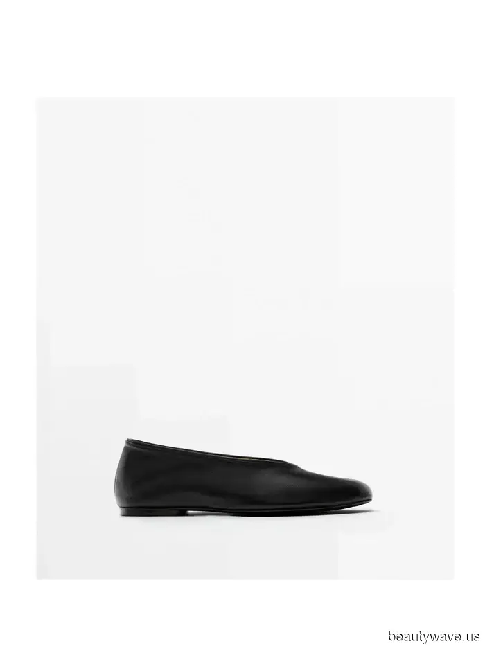 Non scarpe da ginnastica, non sandali&mdash;questa tendenza delle scarpe flat rende le gonne più chic.