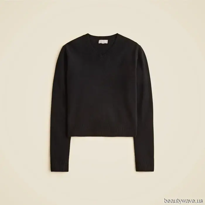 Hold on, J.Crew is currently offering a 30% discount sitewide—here are the stylish fall items that I've added to my cart.