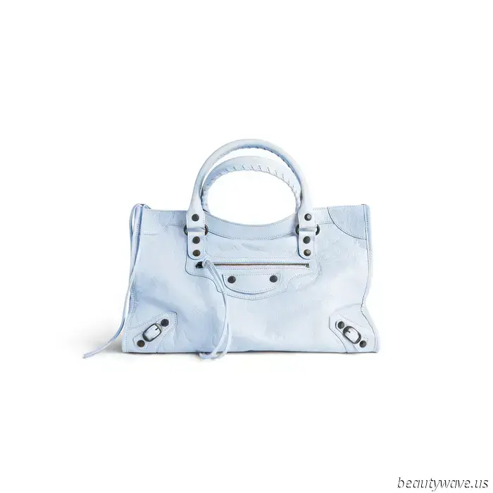 Kourtney Kardashian e Ashley Olsen concordano: questa borsa resiste a tutti i cicli della moda