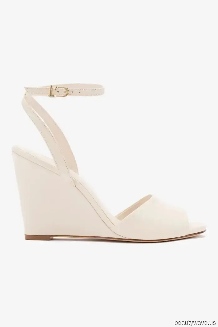 Le décolleté bianche sono belle, ma le spose del 2026 cammineranno lungo il corridoio con queste 6 tendenze di scarpe inaspettate.