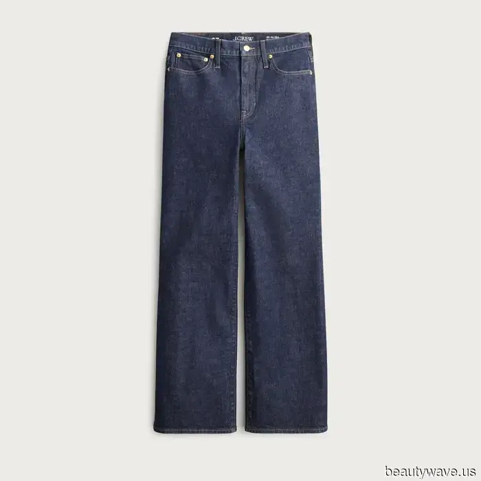 Apologies, Barrel Jeans—this denim style appears far more sophisticated when paired with heels.