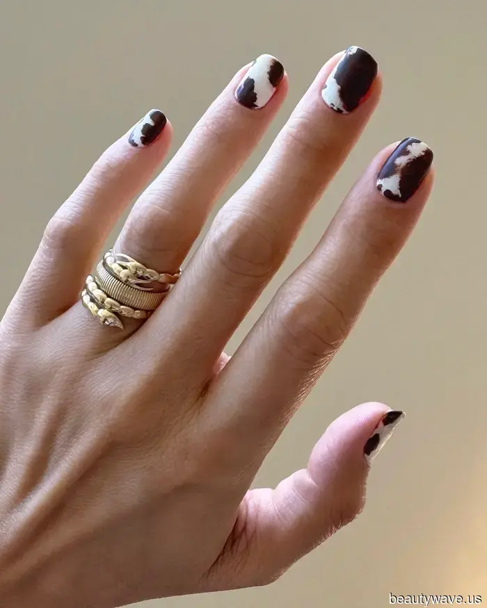Not Beige, Not Black—This Winter Nail Color Always Appears So Luxurious.