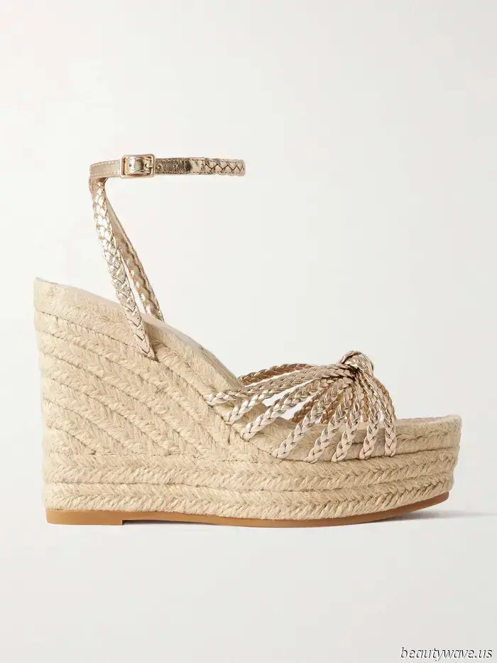 Breaking News: French Women Have Moved On from Sandals—Here Are 3 Types of Shoes They Are Currently Sporting Instead.