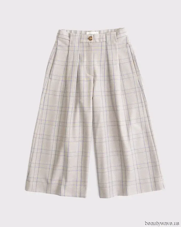 Oltre il ginocchio, ma non un Capri, questi sono i pantaloni da ragazza cool che tutti indossano questa primavera