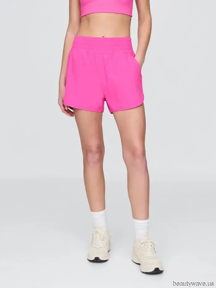 Los pantalones cortos de ciclismo han perdido su brillo&mdash;esta es la tendencia deportiva que la gente de moda está usando en su lugar.