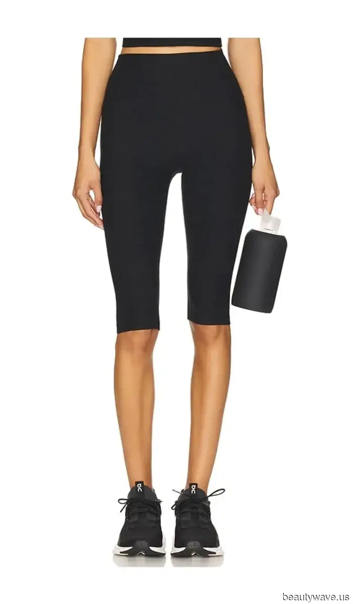 Forget about fleeces and hoodies—this is the must-have jacket for pairing with plain leggings.