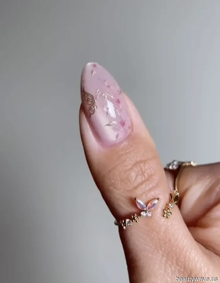 Forget Glazed Nails—My Friends and I Keep Requesting This Superior Chrome Mani at the Moment.