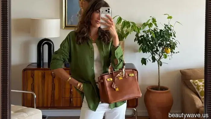 Le persone di moda a Parigi sanno che queste tendenze estive delle scarpe sono fondamentali per un look ben curato.