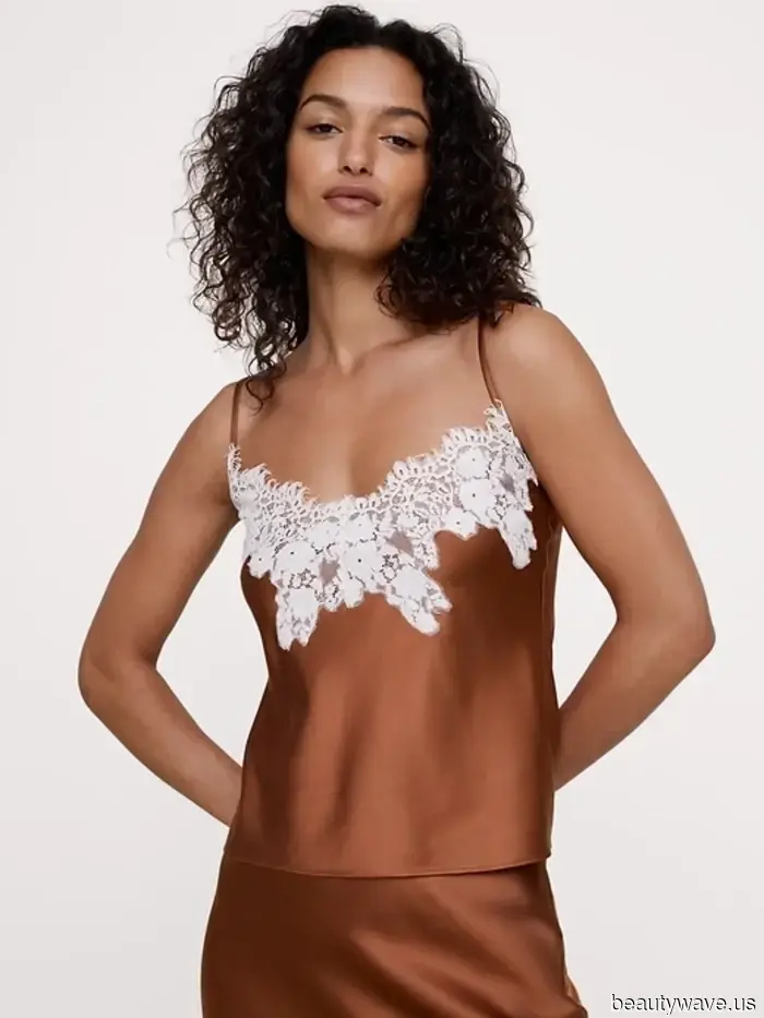 Tieni i Corsetti&mdash;Questa È la Bella Tendenza Che Le Ragazze It Stanno Indossando Con Pantaloni Neri e Jeans Ora