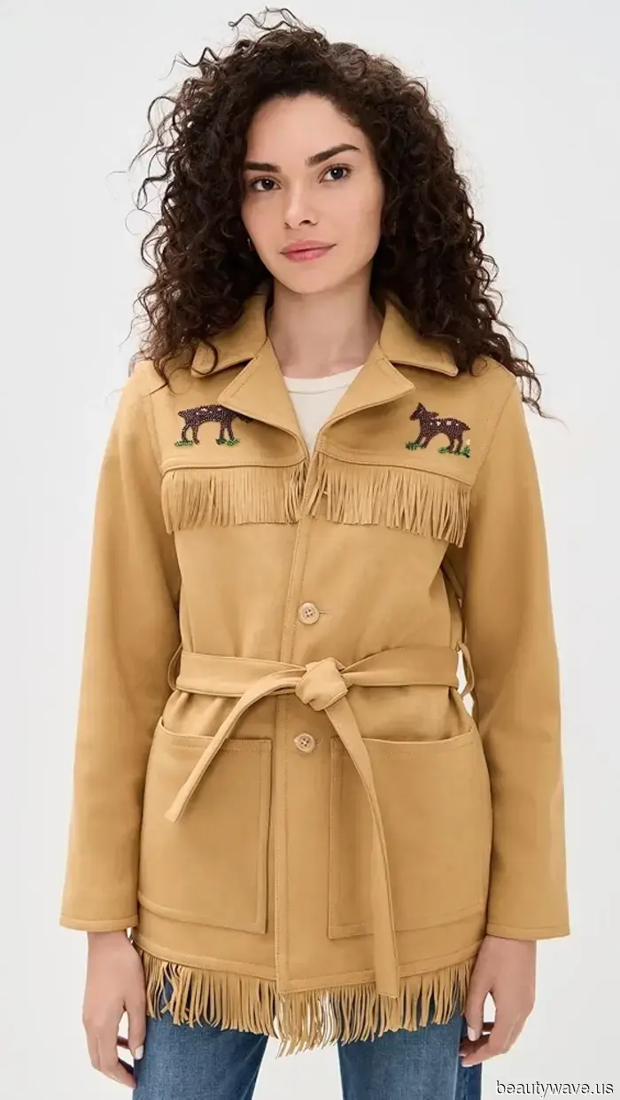 Out of nowhere, individuals with a keen sense of style are incorporating this jacket trend into their fall outfits in 2025.