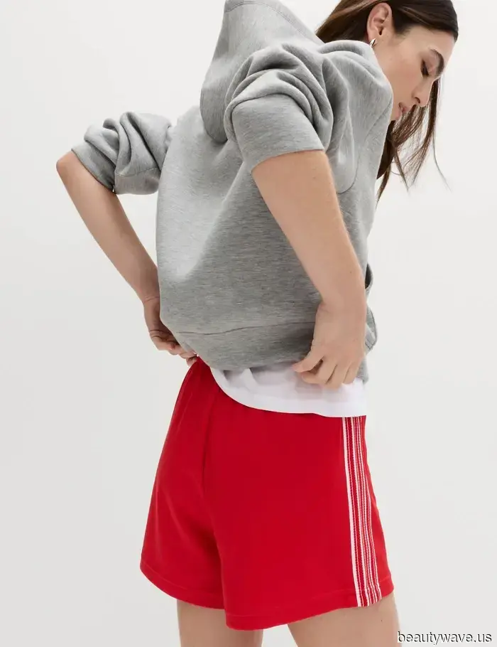 Potresti non essere d'accordo, ma queste 7 tendenze di moda estiva sono ufficialmente "superate", secondo gli esperti di moda.