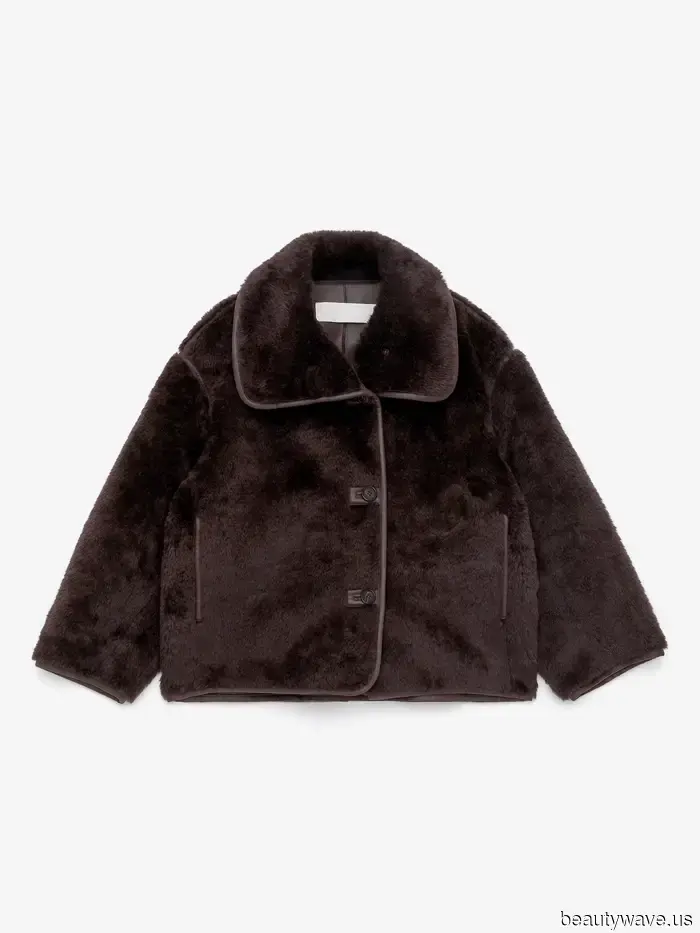 The Wealth-Whispering Jacket Trend That Fashionable Dressers Are Embracing This Fall