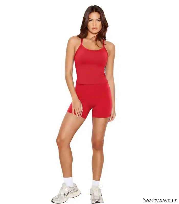 Heiße Mädchen mit kleinem Budget bestellen diesen süßen Trainingssets von Amazon diesen Sommer.