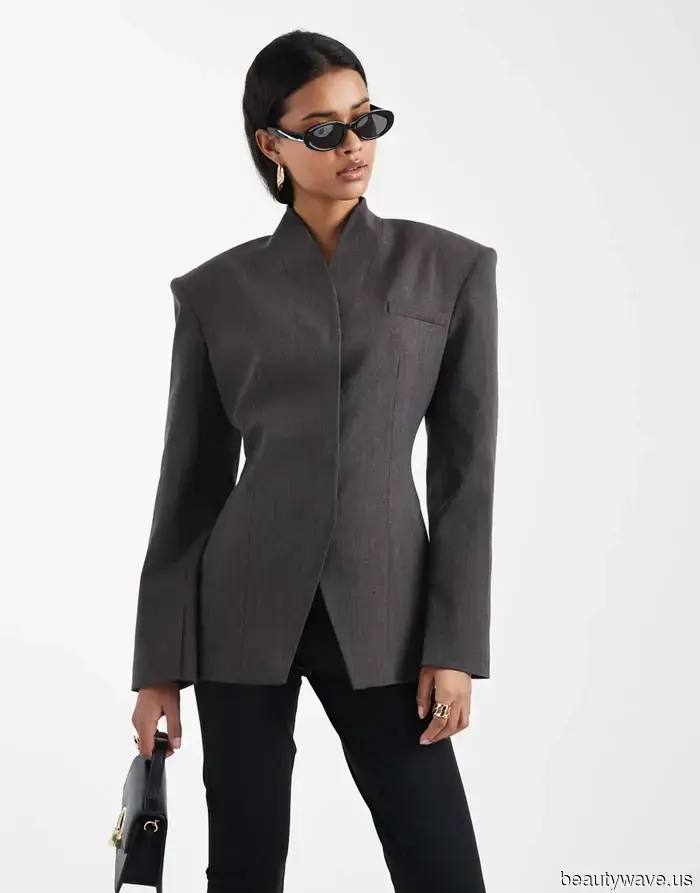 Apologies to my 10-Deniers—The Row persuaded me to choose these "outdated" winter tights instead in 2026.