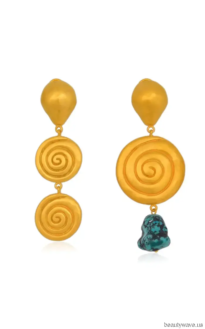 No Subtle Luxury in View—It Girls Are Opting for These Eye-Catching Accessories for Summer 2026 Instead.