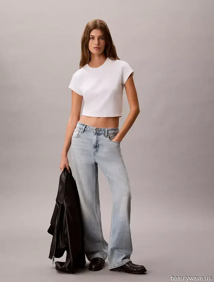 The Sole Denim Style You'll Notice on French and Italian Women During the Summer