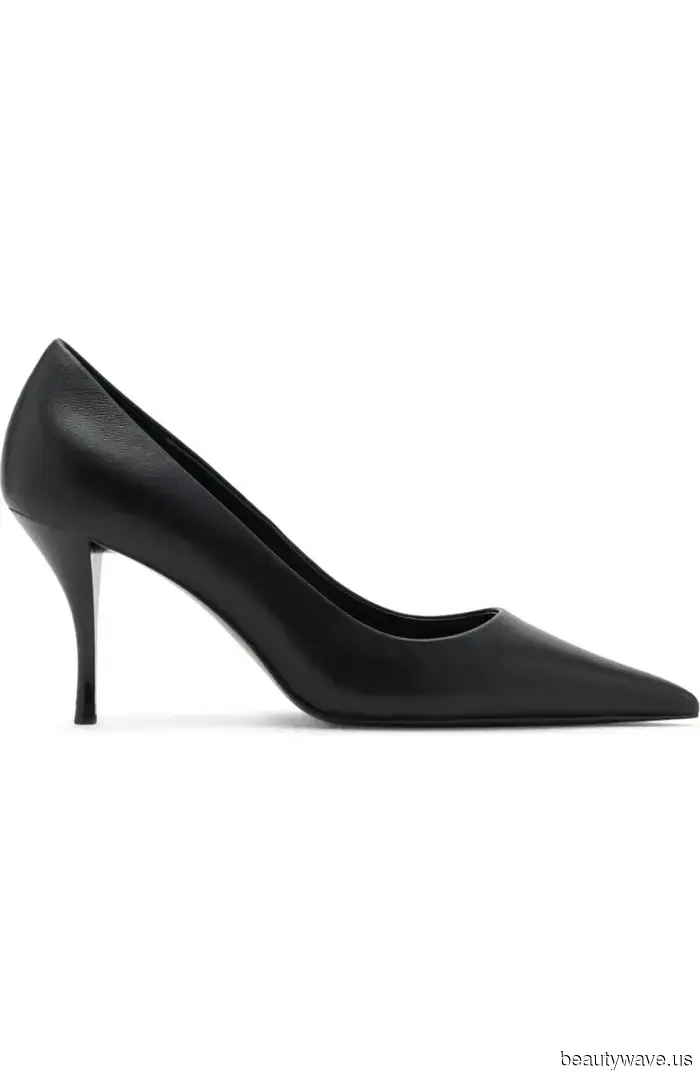 En NYC, usar jeans de tubo en este color con esta tendencia clásica de zapatos es muy 2026.