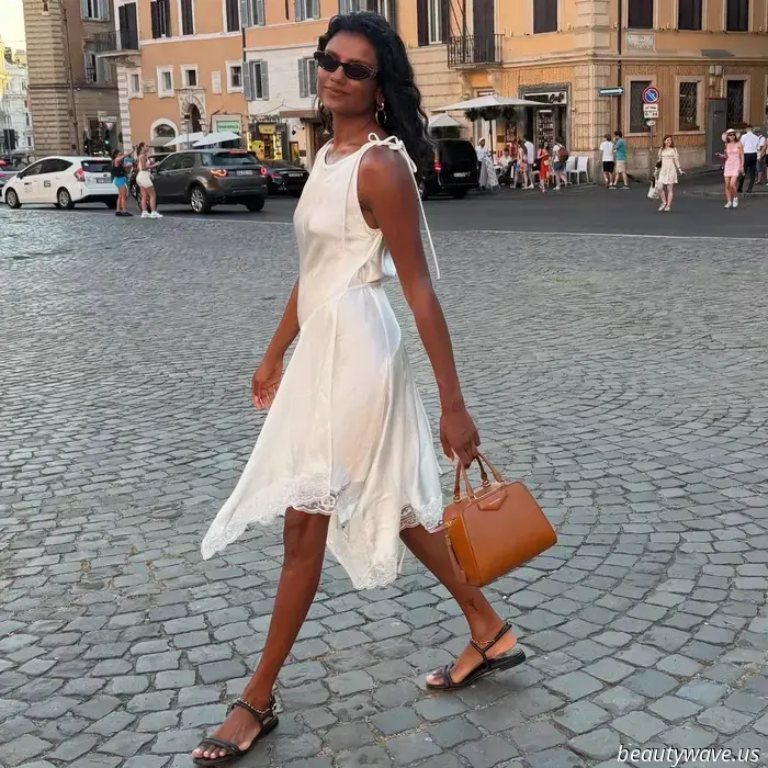 Questa combinazione di colore vestito e borsa sembra di livello Riviera, ma l'ho appena comprata in saldo.