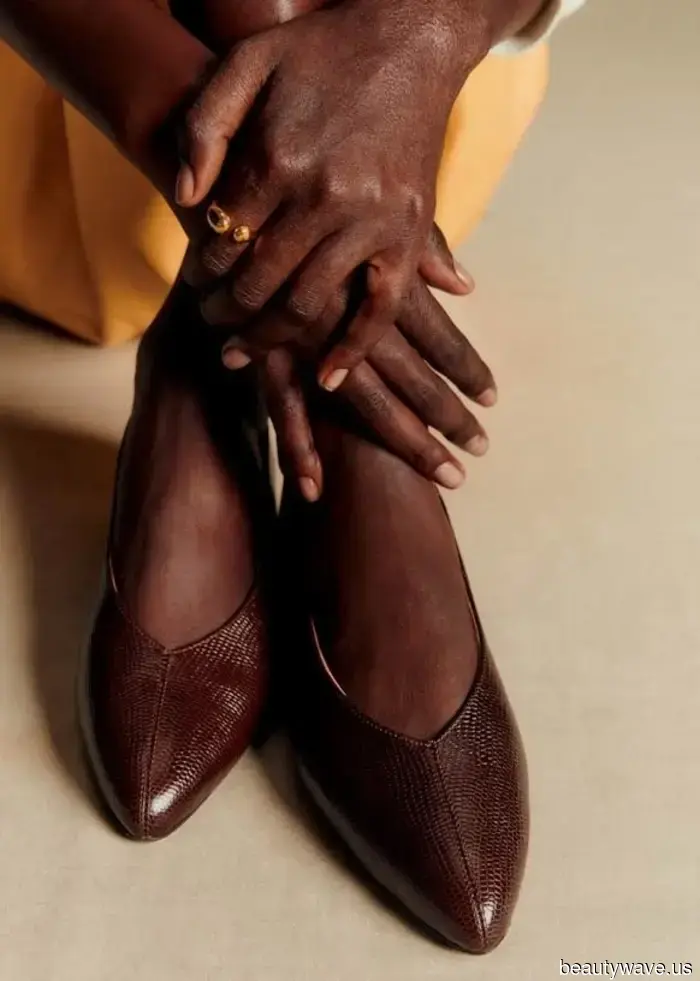 Sorry, I never pair these jeans with flats—these five denim and shoe combinations are more in style.