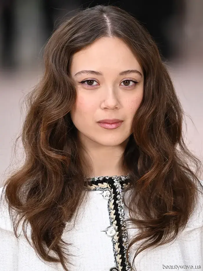 Laufey Is Our Ultimate Coquette Beauty Muse—7 "Vintage Romance" Outfits to Inspire You