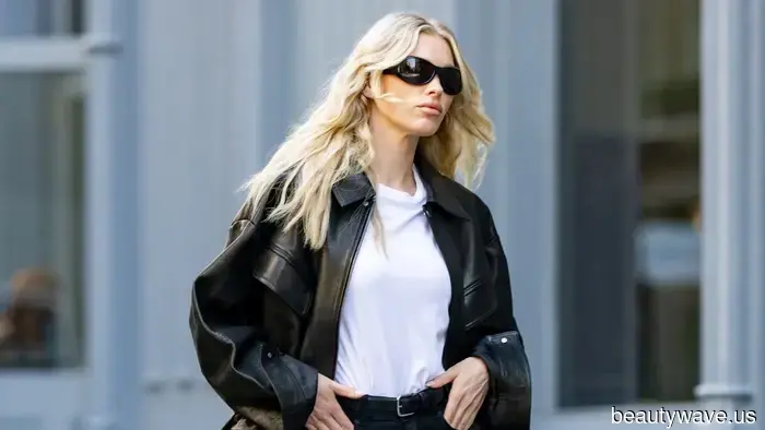 Los jeans azul oscuro definitivamente están "de moda" para el otoño de 2025, pero también lo está este otro elegante lavado de denim.