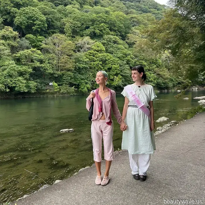 Stylish girls are moving away from Capri leggings for this trending alternative this spring.