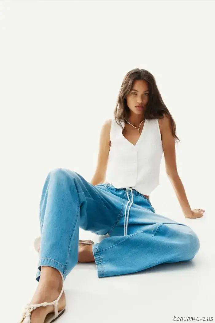 This summer denim trend is completely different from skinny jeans, and I’m noticing it everywhere.