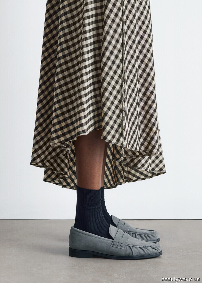 Everyone in my feed is sporting baggy jeans—here are the 7 shoes that they look most stylish with.