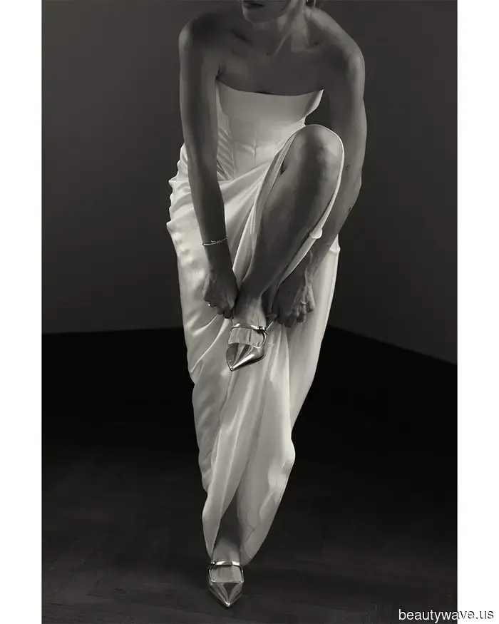 Questa bellissima sposa indossava un abito su misura per il suo matrimonio intimo a Berlino.