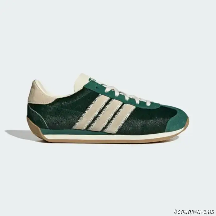 Corsa: la sneaker stile ballerina stringata di Adidas è finalmente tornata disponibile e possiamo confermare che l’hype è meritato.