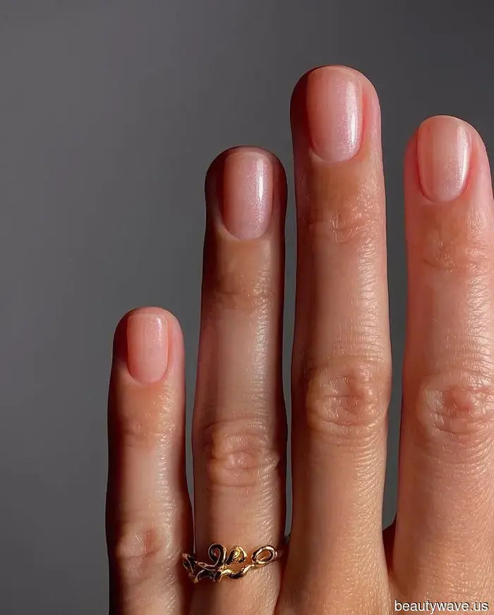 Cuando quiero que mis uñas se vean discretas y saludables, estos esmaltes cumplen.