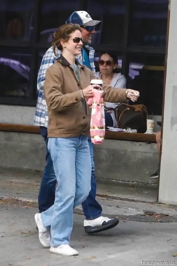 BRB, sto aggiungendo i look del tour Off-Duty di Lana Del Rey al mio mood board