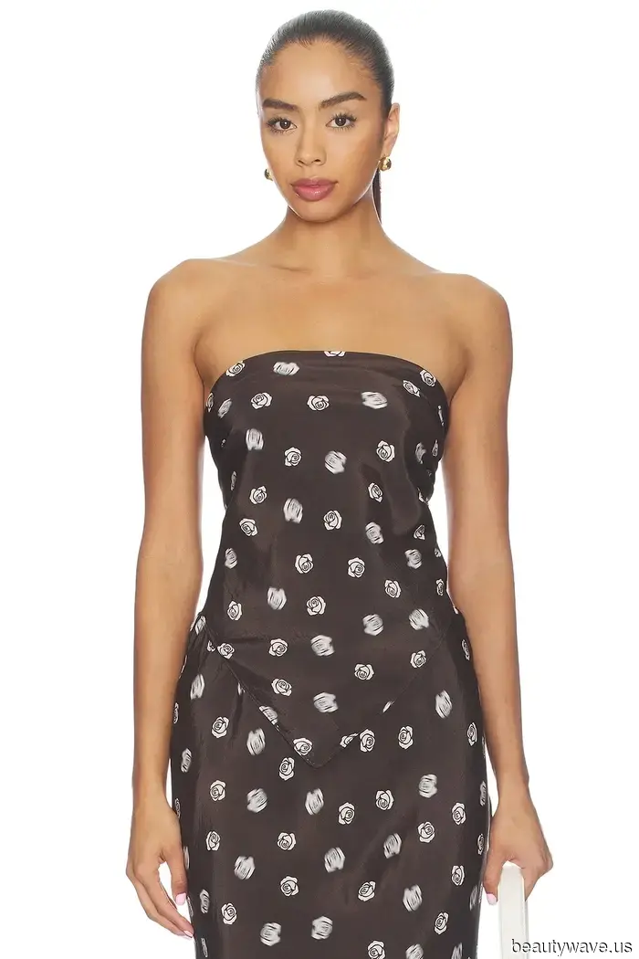 Everyone in NYC is currently sporting this once-outdated skirt trend paired with simple summer outfits.