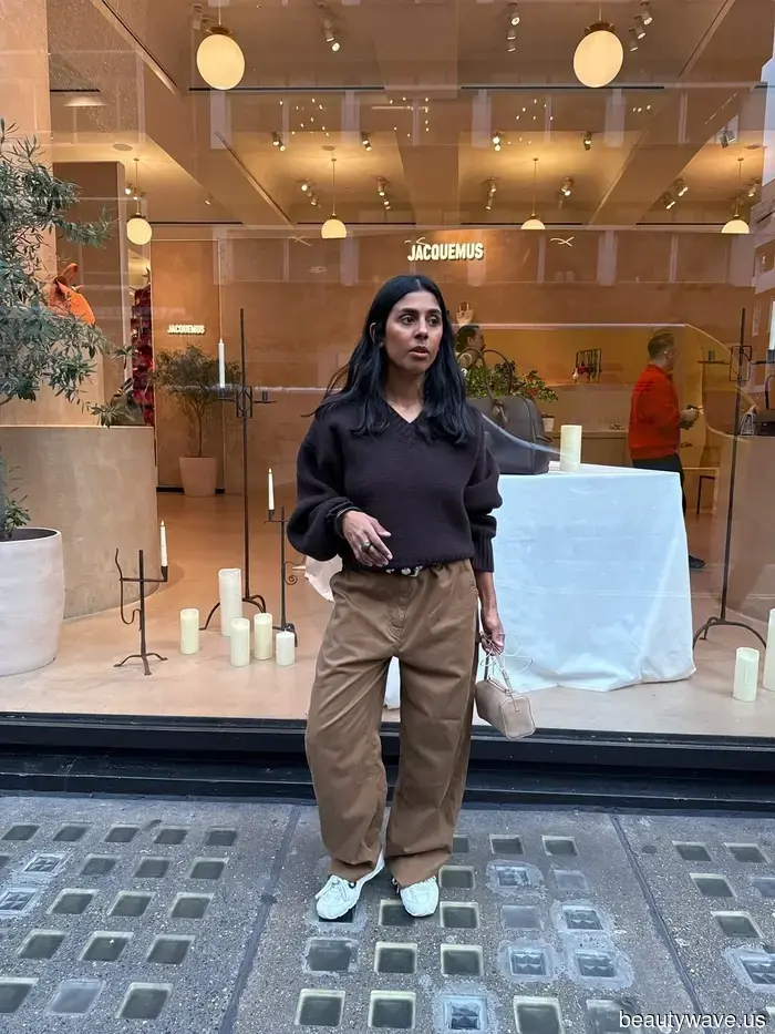 My friend inquired about how I manage to dress stylishly in such cold weather—these 7 chic pieces are the key.