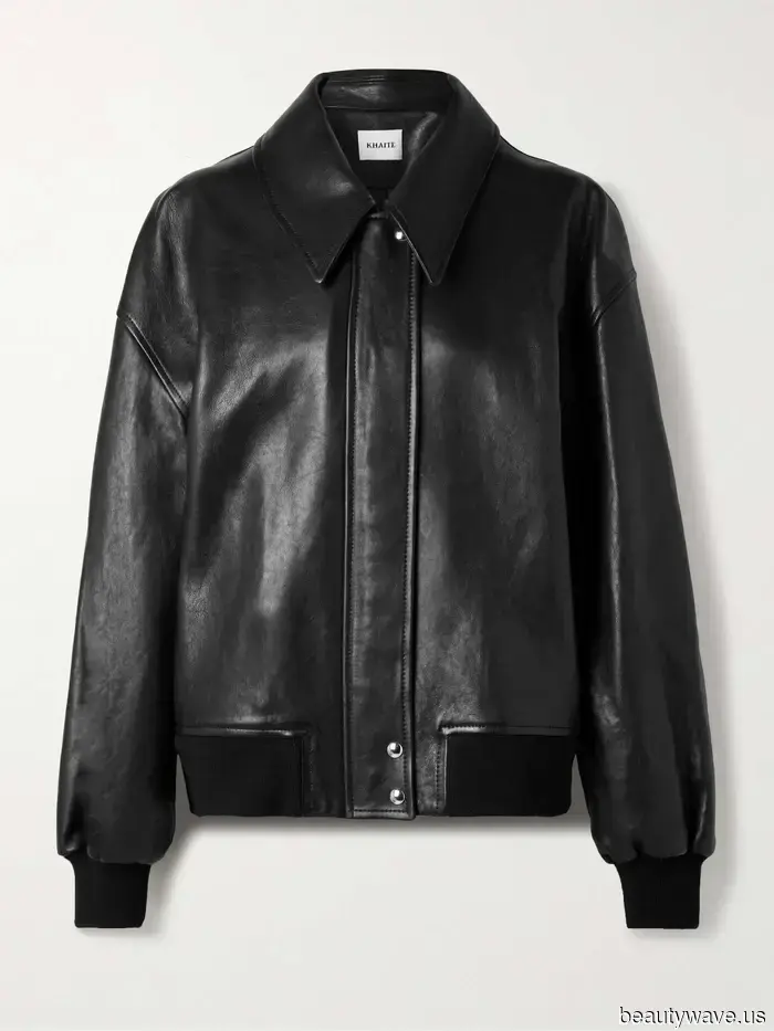 Sí, los jeans se ven bien con trenchs, pero los parisinos saben que se ven aún más elegantes con esta chaqueta&mdash;Estos looks lo demuestran.