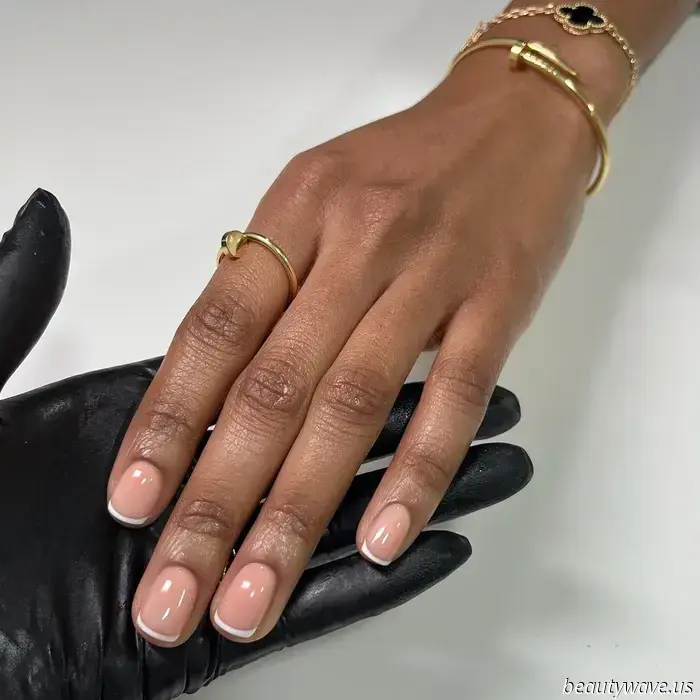 Die Glass French Maniküre bemüht sich, zum elegantesten Nageltrend aller Zeiten zu werden