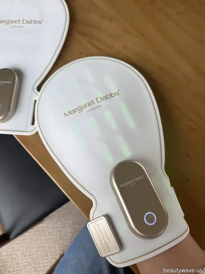 Vogliamo mani più lisce e ringiovanite&mdash;Queste maschere per le mani LED hanno cambiato le regole del gioco