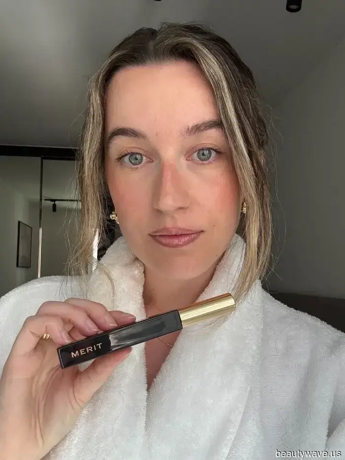 I specialize in "No Makeup" Makeup—These mascaras provide a natural appearance.