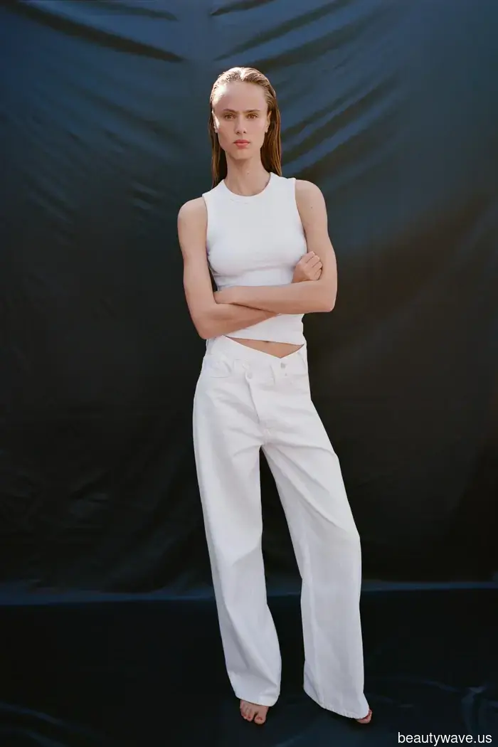 From Sweden to London: The Unexpected Jeans Color That Europeans Are Choosing This Fall