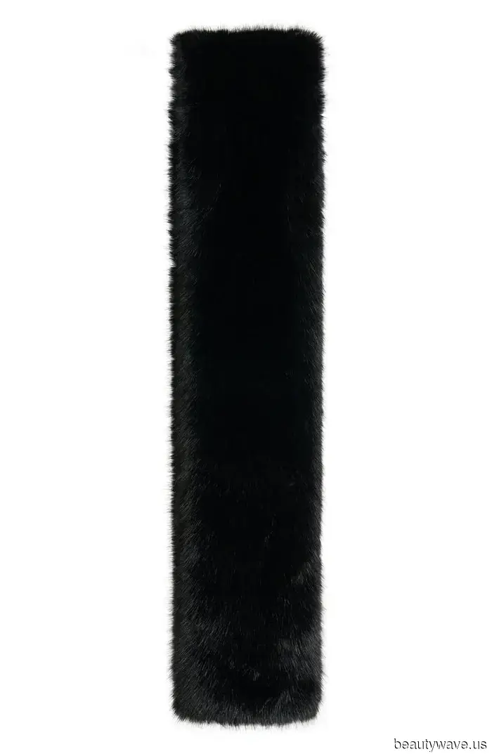 Wenn Sie wie ein It-Girl in einem Blazer aussehen möchten, tragen Sie ihn mit dem angesagten Accessoire-Trend, den jeder gerade will.