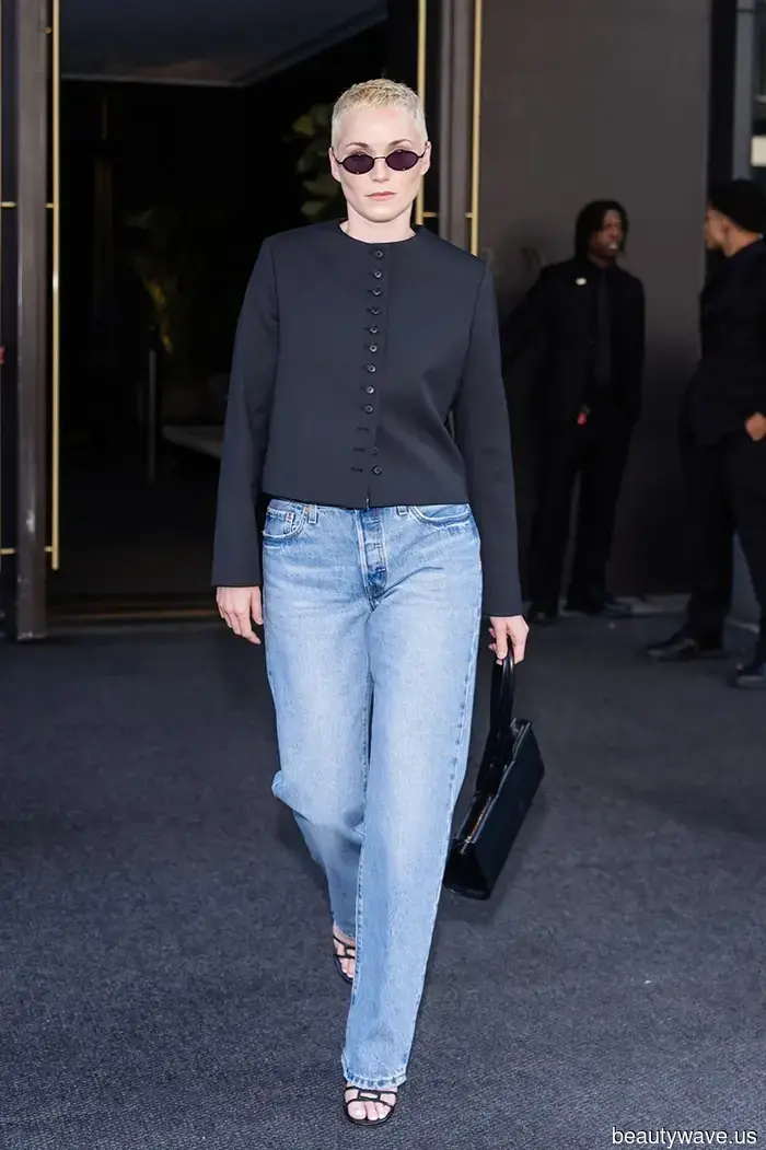 Ich weiß, dass du ein Mode-Mensch bist, wenn du diesen schicken Blazer-Trend mit Jeans trägst, anstatt mit einem traditionellen.