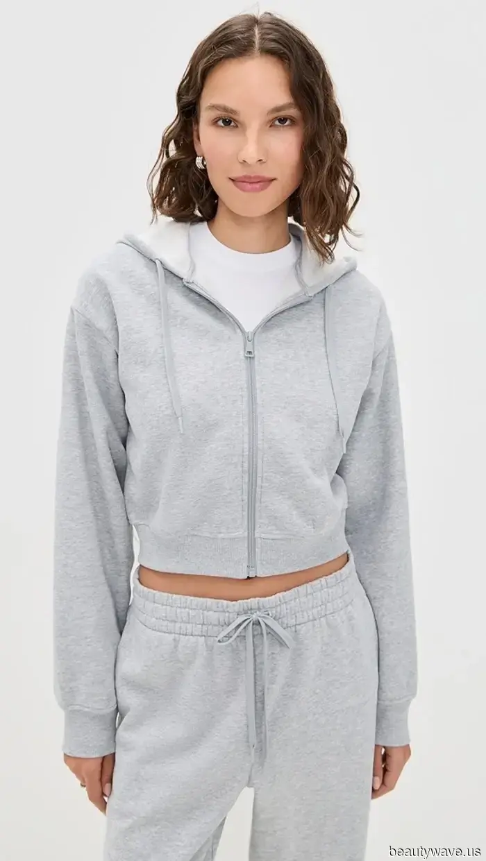 If you plan to wear leggings in 2025, please stick to styles like these, these, and these.