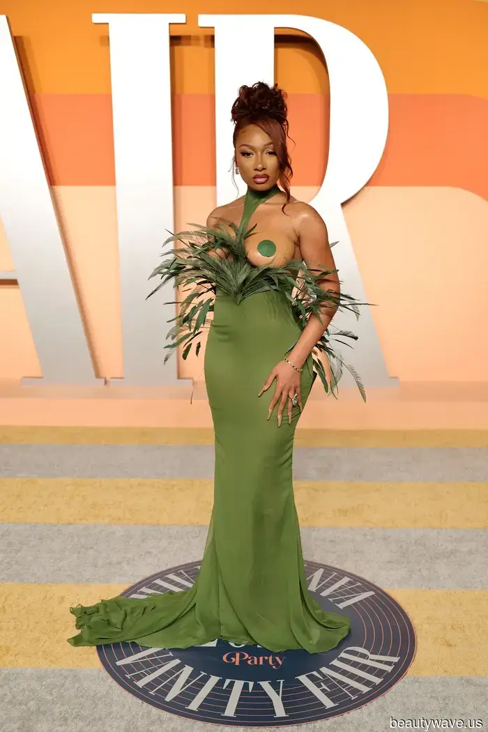 Trasparente, Strategico e Ovunque: I Migliori Abiti Nudi che le Celebrità Indosseranno nel 2026