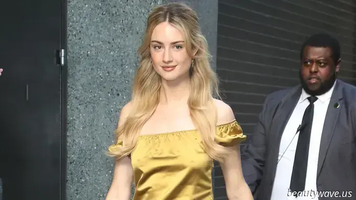 Das ist genau der hübsche Kleidertrend, den man mit Strumpfhosen und High Heels tragen sollte, wenn man diesen Herbst Komplimente bekommen möchte.